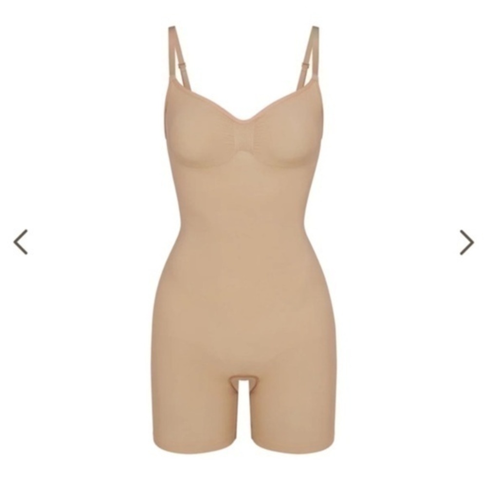 SKIMS SEAMLESS SCUPLT MID THIGH BODYSUIT CLAY BEIGE SMALL NEW WIT